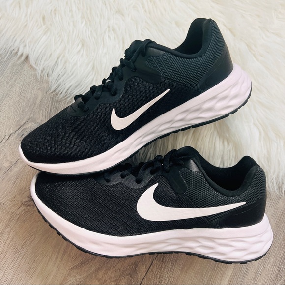 NWT Nike Revolution 6 NN Women’s Shoes - Picture 6 of 9